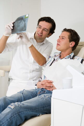 Implantologie mit digitaler Planung bei Dr. Leonardo Dude ihrem Zahnarzt in Bad Homburg